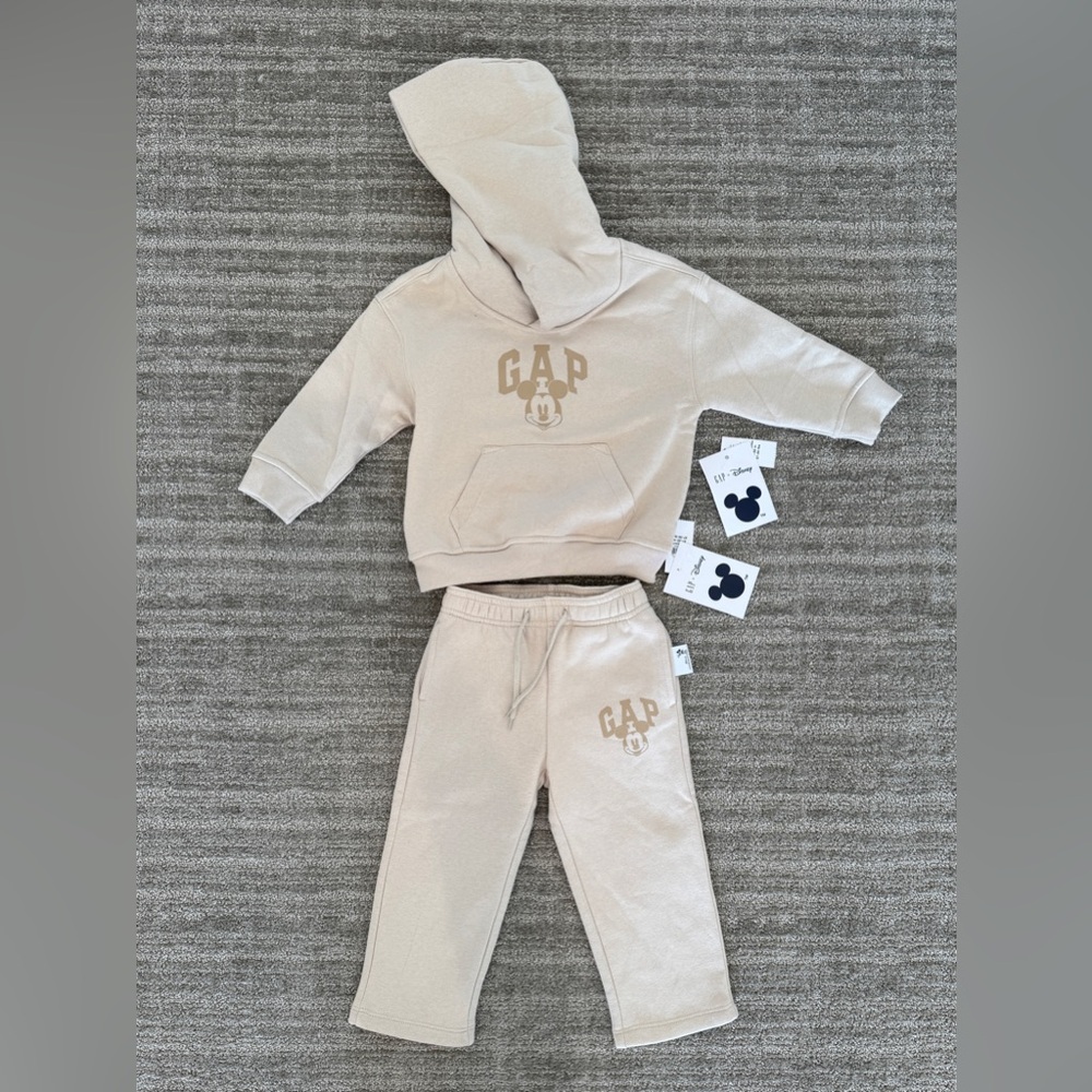 GAP Kids Matching Set in Beige